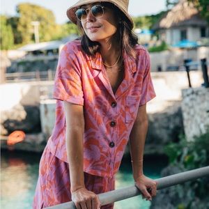 Terry Out Resort Shirt in Orange/Lavender Floral Print
- small